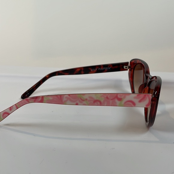 Lilly Pulitzer +1.50 sunglasses - Picture 2 of 4